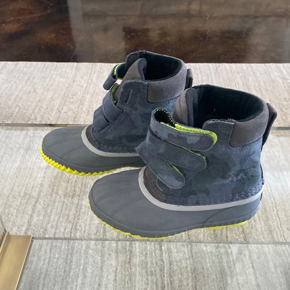 Sorel kids snow boot size 13